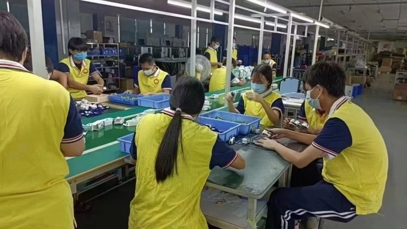 选择搬家公司时，首先要考察其资质。正规搬家公司应具备以下条件：